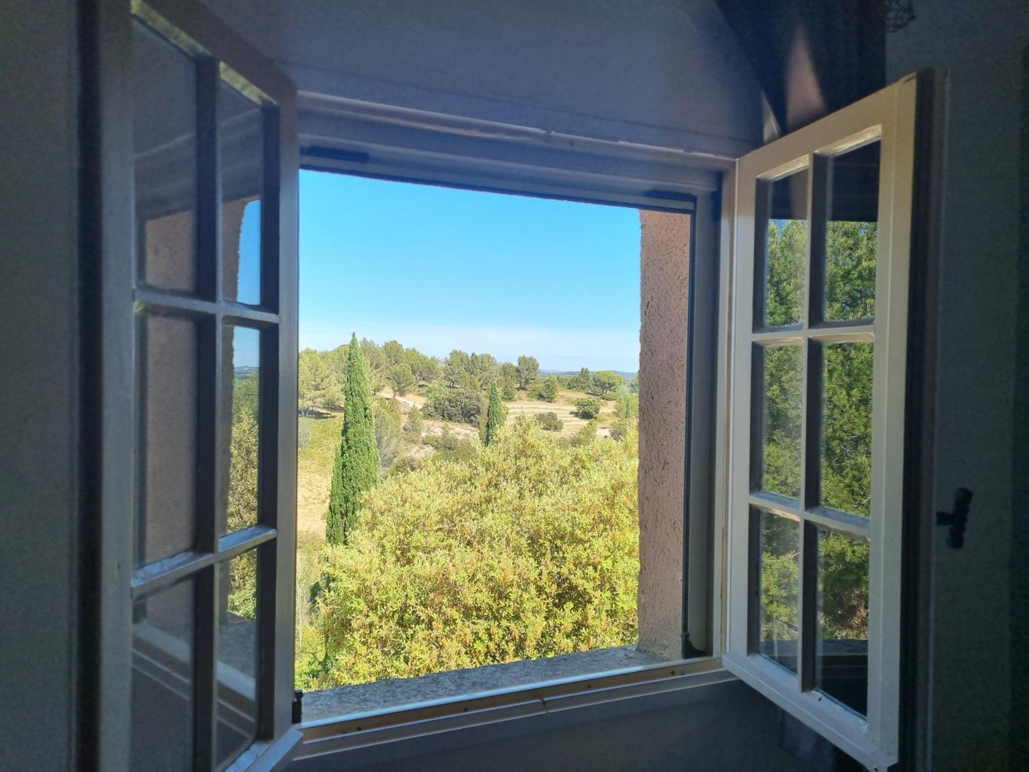 Les Garrigues De La Vallee Des Baux Параду Екстериор снимка
