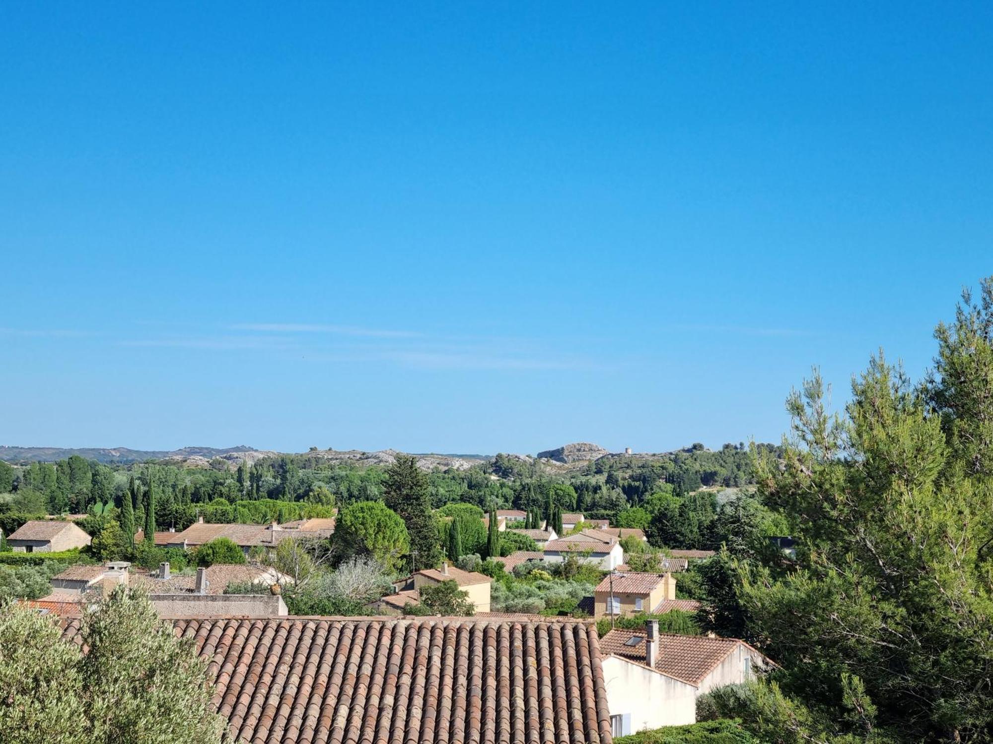 Les Garrigues De La Vallee Des Baux Параду Екстериор снимка