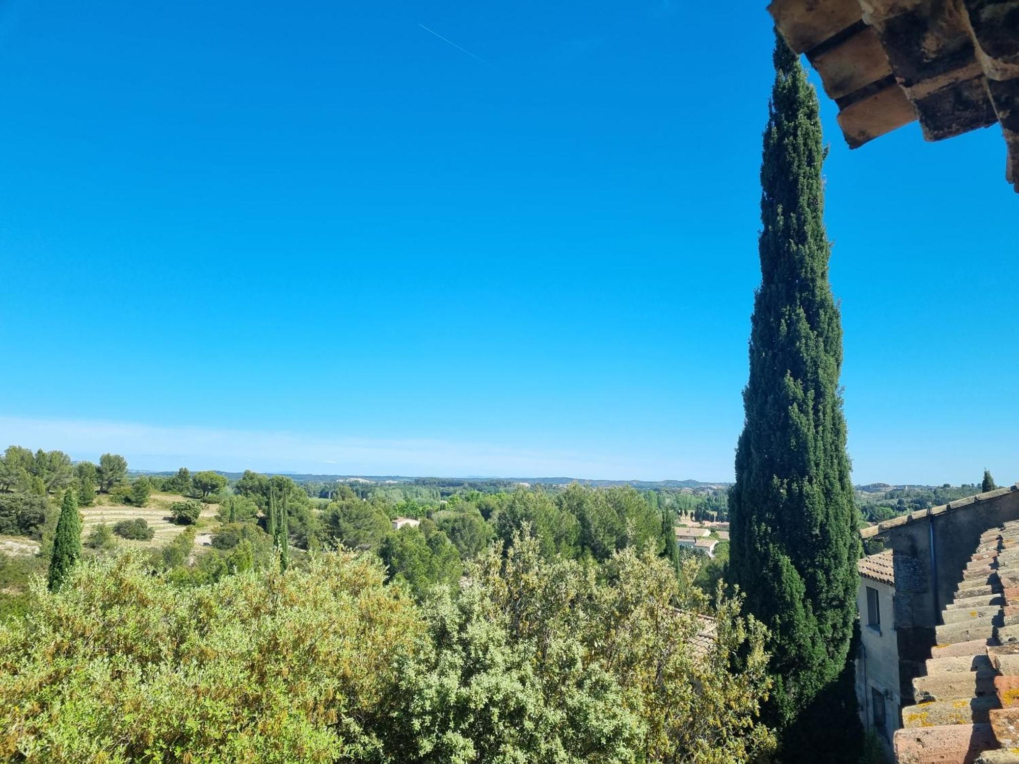 Les Garrigues De La Vallee Des Baux Параду Екстериор снимка