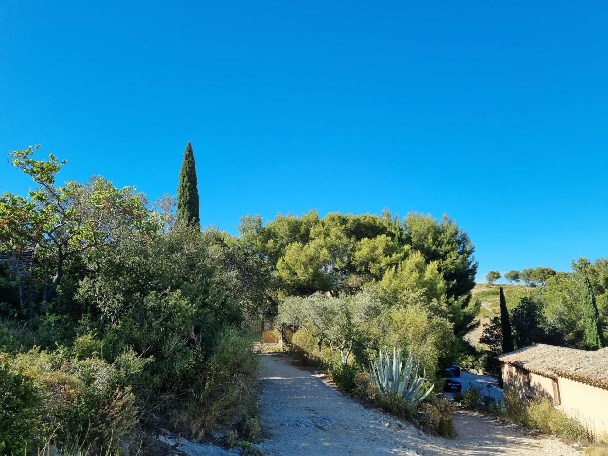 Les Garrigues De La Vallee Des Baux Параду Екстериор снимка