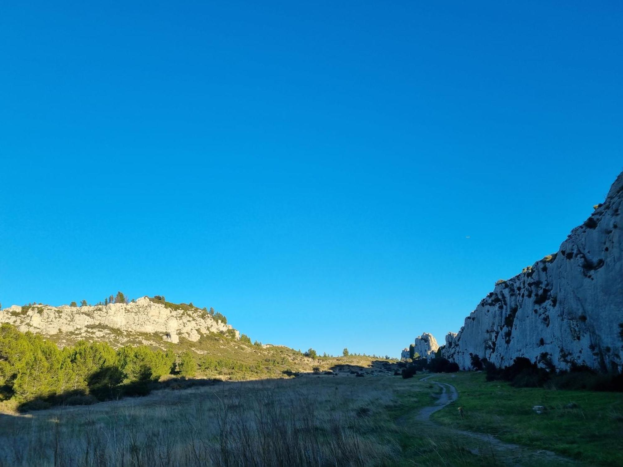 Les Garrigues De La Vallee Des Baux Параду Екстериор снимка