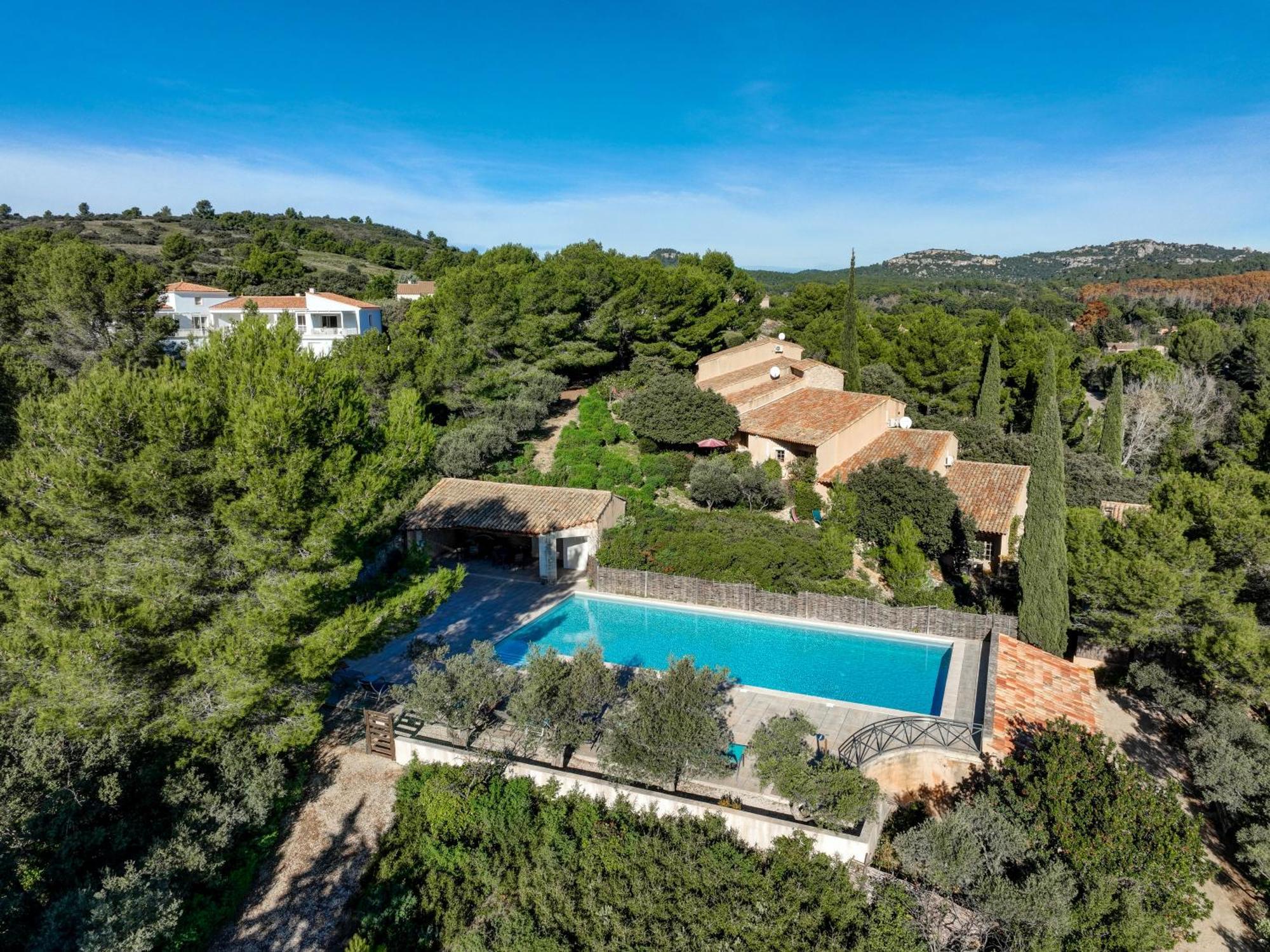 Les Garrigues De La Vallee Des Baux Параду Екстериор снимка