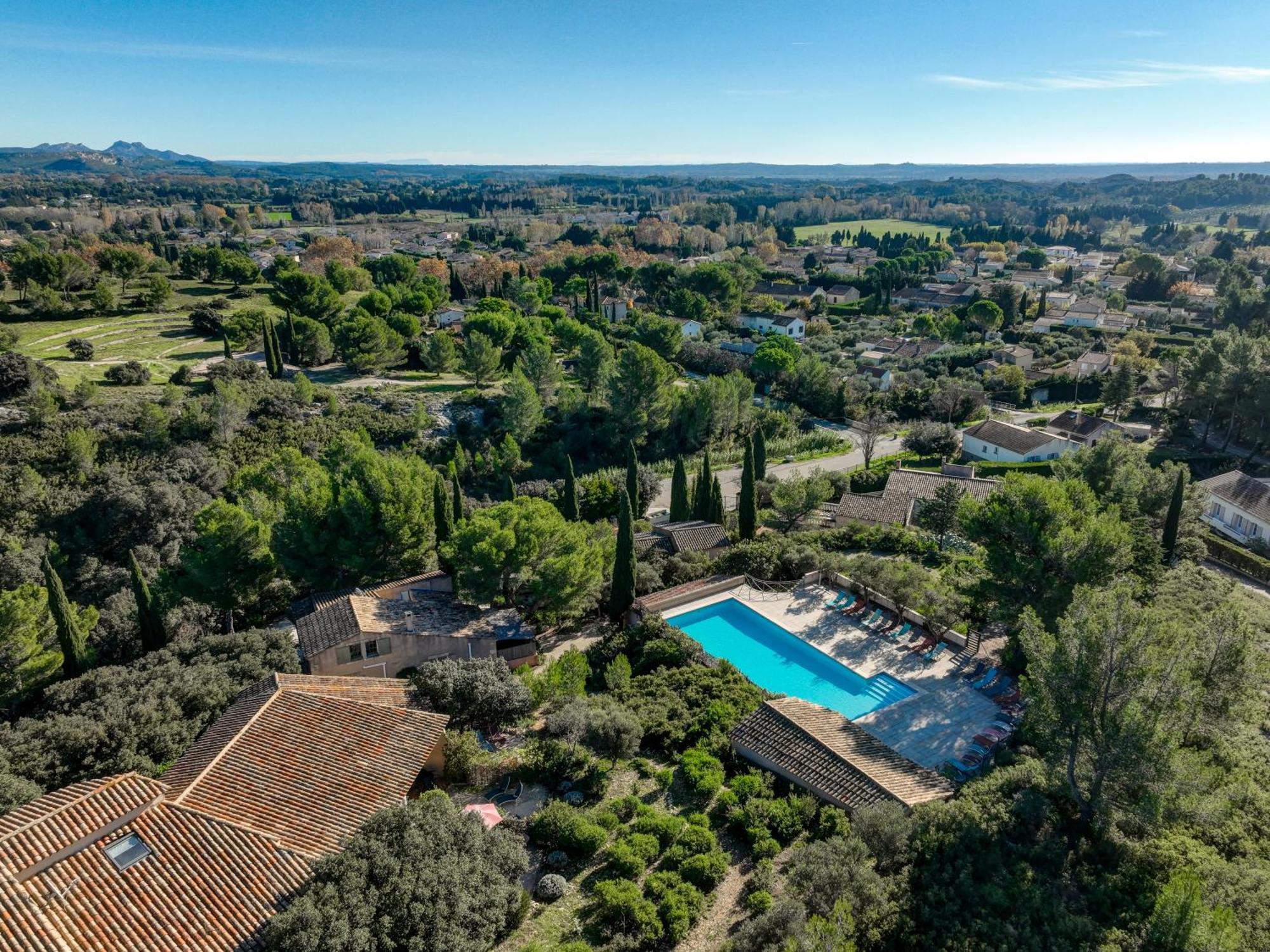 Les Garrigues De La Vallee Des Baux Параду Екстериор снимка
