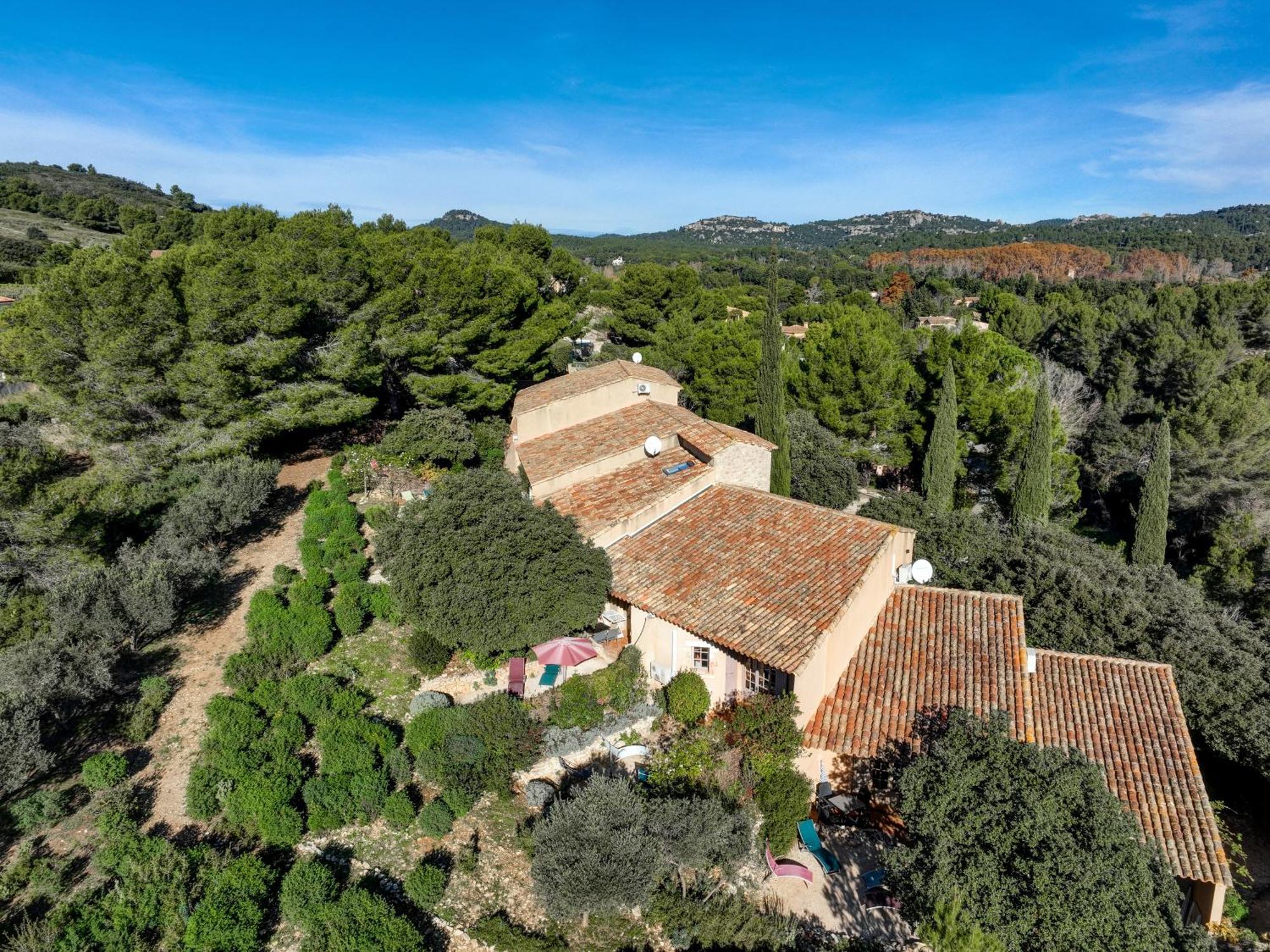 Les Garrigues De La Vallee Des Baux Параду Екстериор снимка