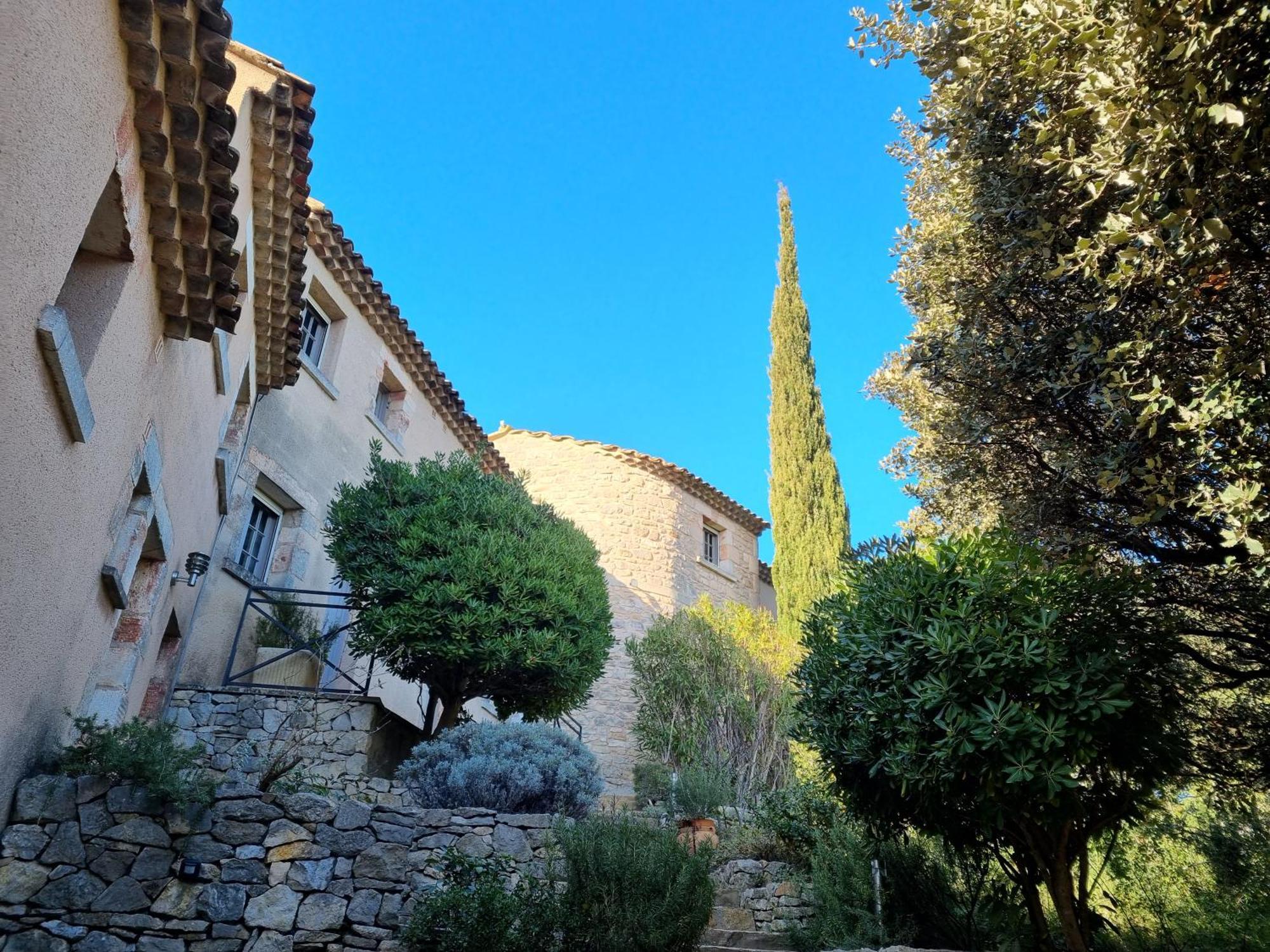 Les Garrigues De La Vallee Des Baux Параду Екстериор снимка