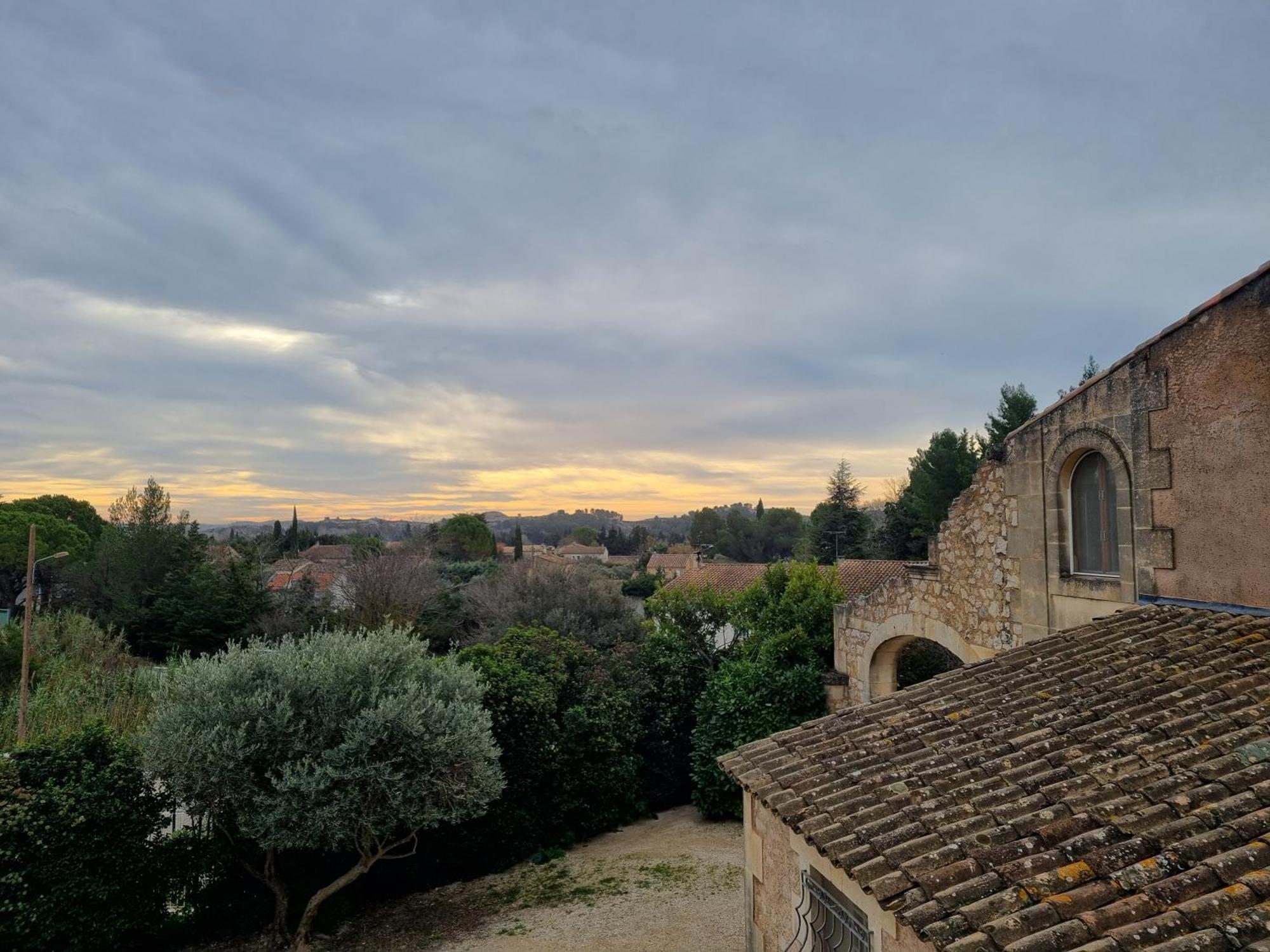 Les Garrigues De La Vallee Des Baux Параду Екстериор снимка